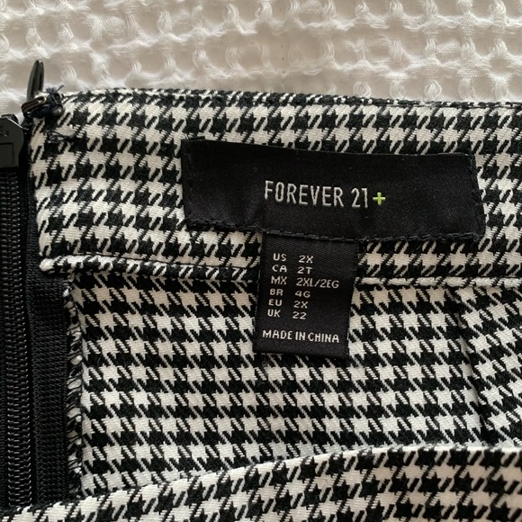 Houndstooth Skirt - Picture 2 of 2